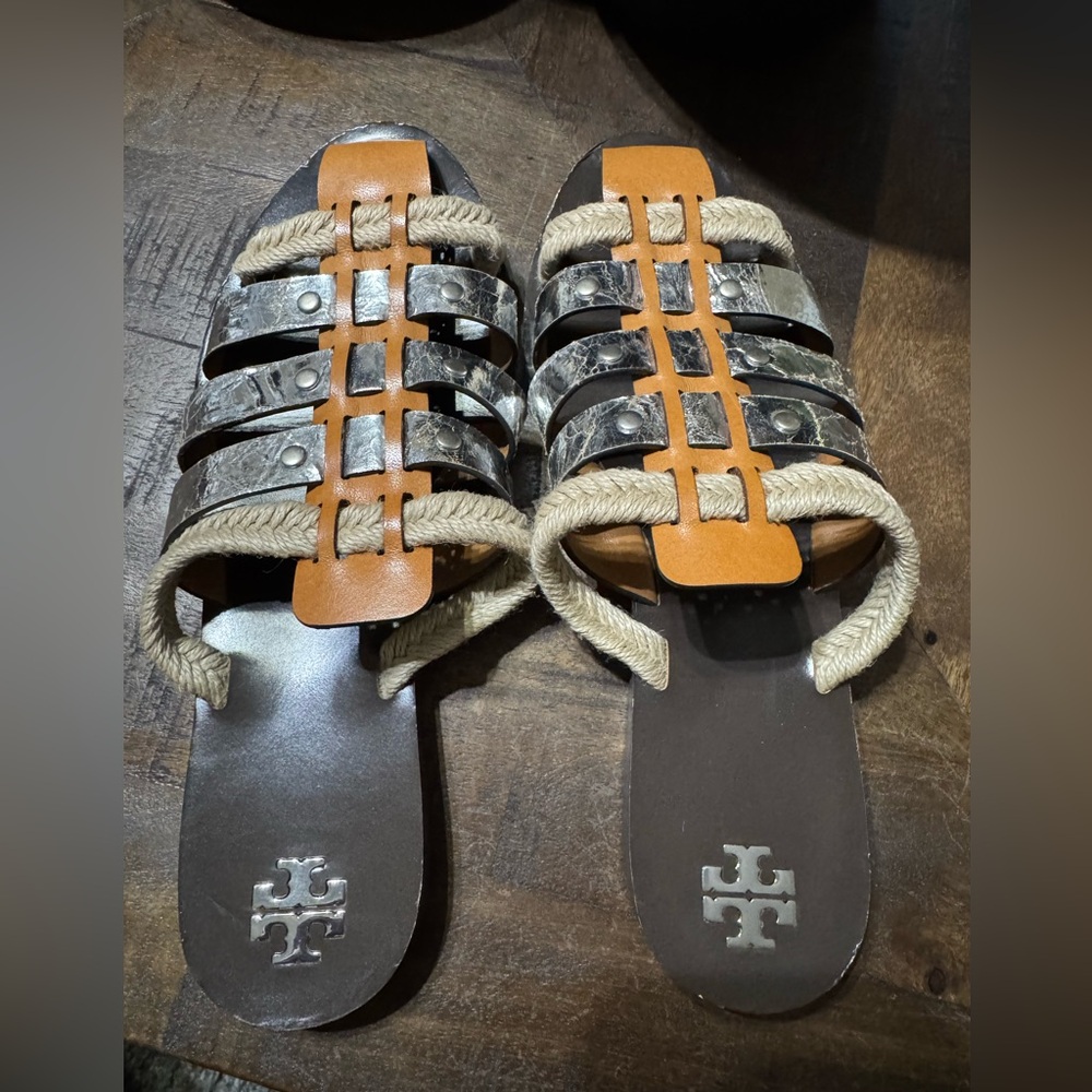 EUC Fisherman Mule Sandal in Brandy/Silver, Size 8